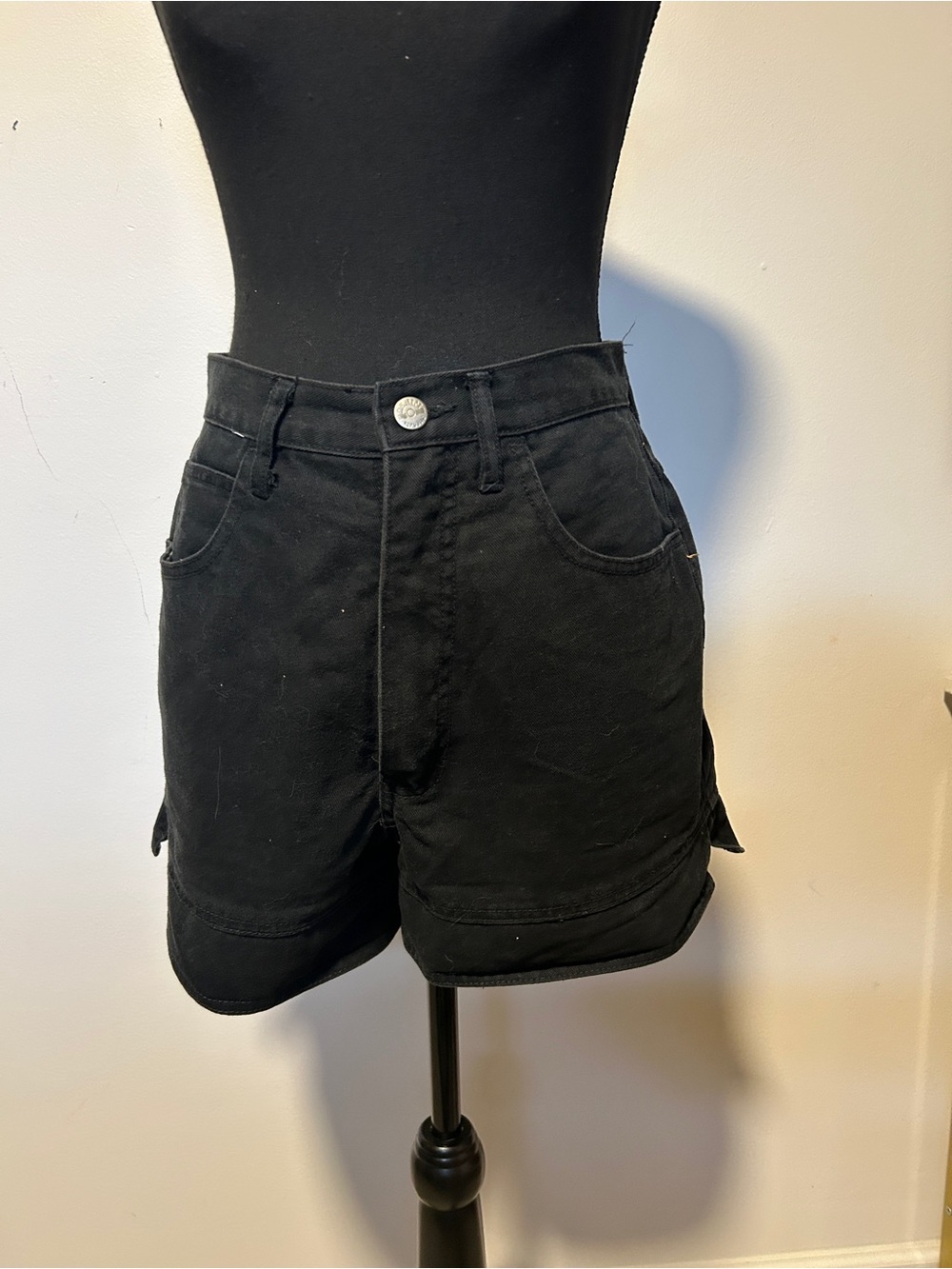 Vintage Denim Republic Black High Rise Cuffed Shorts Size 7/8